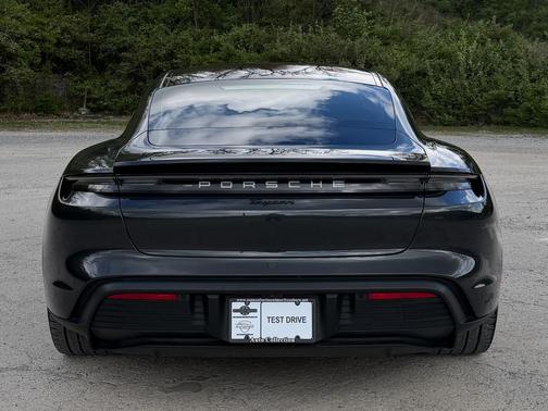 2022 Porsche Taycan w/ PREMIUM PKG, ADAPTIVE CRUISE CONTROL, 105K MSRP!!
