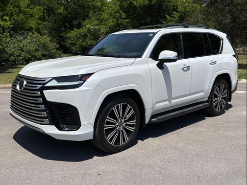 Eminent White Pearl 2025 Lexus LX 600 Luxury
