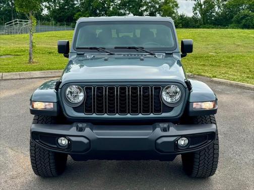 2025 Jeep Gladiator Nighthawk