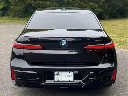 2024 BMW i7 M70