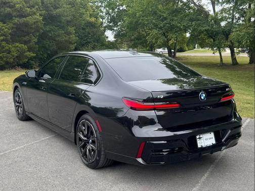2024 BMW i7 M70