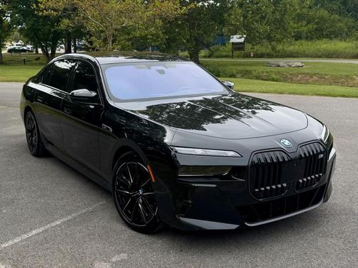 2024 BMW i7 M70