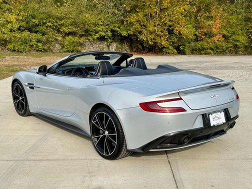 2016 Aston Martin Vanquish Volante