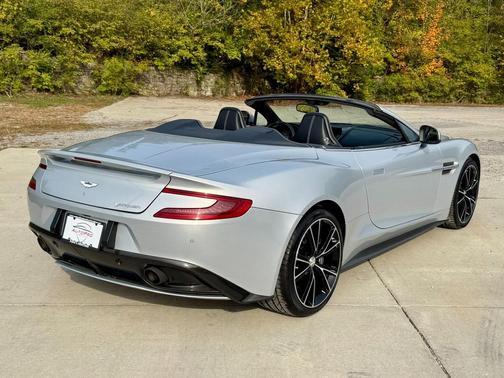 2016 Aston Martin Vanquish Volante