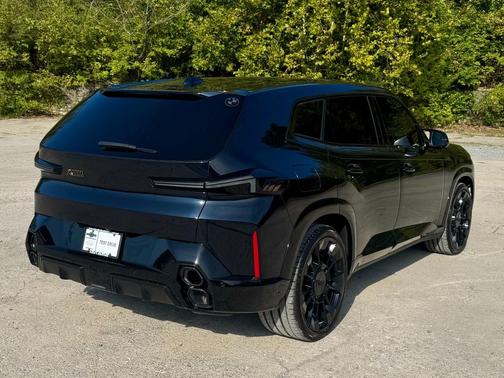 2023 BMW XM W/ BOWERS & WILKINS DIAMOND SURROUND SOUND SYSTEM, 165K MSRP!!