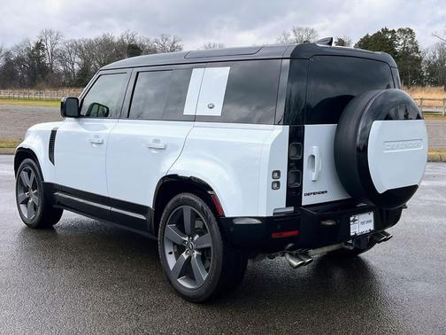 2023 Land Rover Defender 110 V8