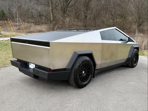 2024 Tesla Cybertruck Cyberbeast