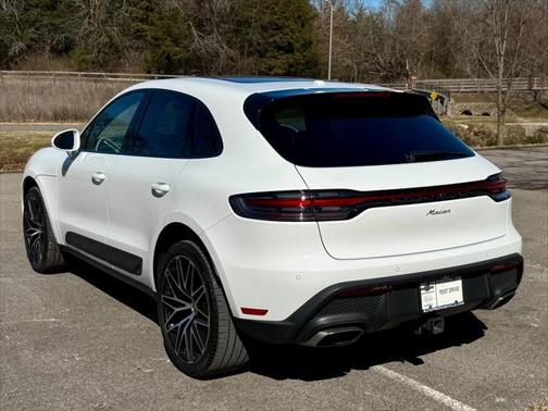 2022 Porsche Macan Base
