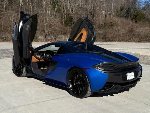 2018 McLaren 570S w/ CARBON FIBER INTERIOR UPGRADE, BOWERS & WILKINS AUDIO, LUXURY PKG