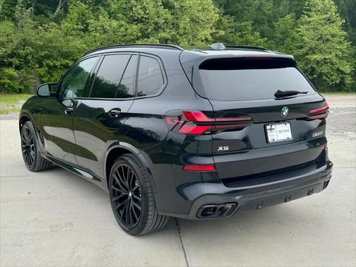 2025 BMW X5 M60i