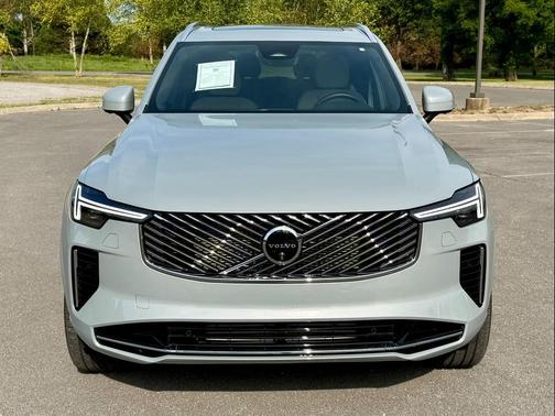 Vapour Grey Metallic 2025 Volvo XC90 Plug-In Hybrid T8 Plus 7-Seater