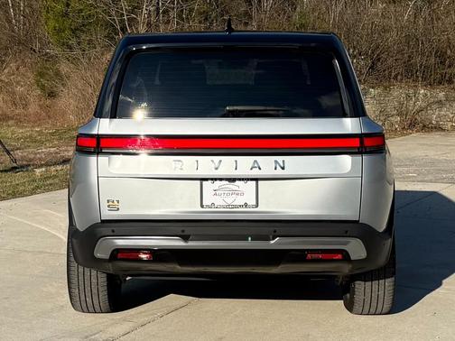 2023 Rivian R1S Adventure
