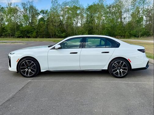 Alpine White 2025 BMW 760 xDrive