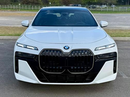 Alpine White 2025 BMW 760 xDrive