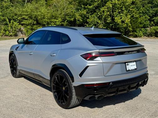 2021 Lamborghini Urus Pearl Capsule