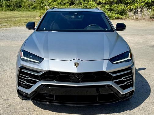 2021 Lamborghini Urus Pearl Capsule