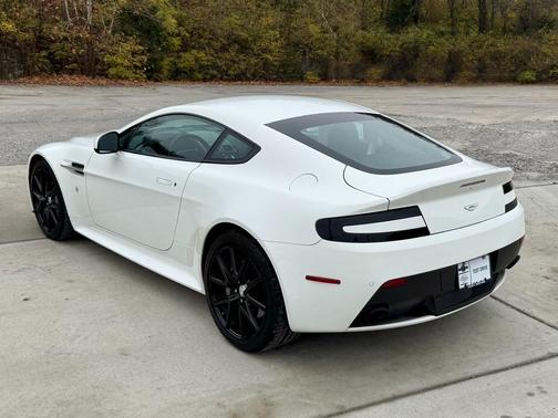 2015 Aston Martin V8 Vantage Base