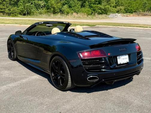 Phantom Black Pearl Effect 2011 Audi R8 5.2 quattro Spyder