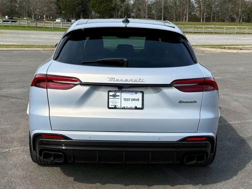 Bianco Astro Metallic 2024 Maserati Grecale Trofeo