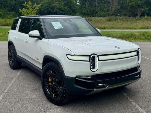 2023 Rivian R1S Adventure