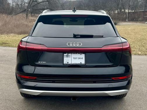 2019 Audi e-tron Premium Plus