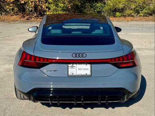 2024 Audi e-tron GT Prestige quattro