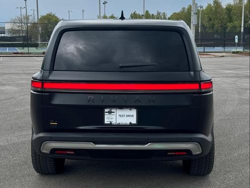2023 Rivian R1S Adventure