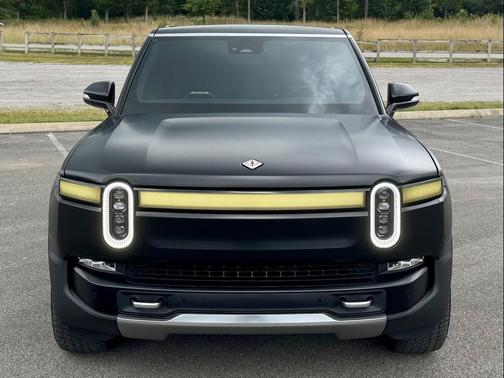 2023 Rivian R1S Adventure