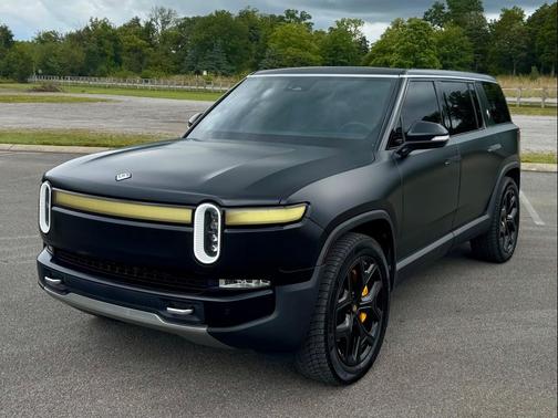 2023 Rivian R1S Adventure