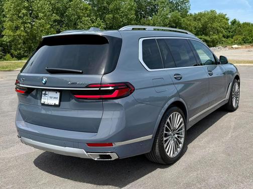 Sparkling Copper Metallic 2023 BMW X7 xDrive40i