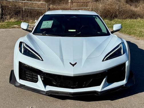 Ceramic Matrix Gray Metallic 2024 Chevrolet Corvette Z06