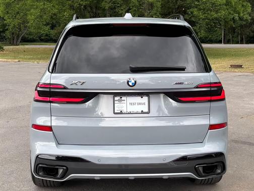 Brooklyn Grey Metallic 2025 BMW X7 xDrive40i