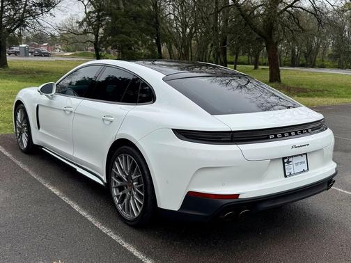 2025 Porsche Panamera PREMIUM PKG W/21 EXCLUSIVE WHEELS, SPORT EXHAUST SYSTEM + HEAD UP DISPLAY