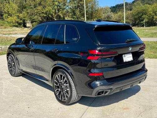 2025 BMW X5 M60i
