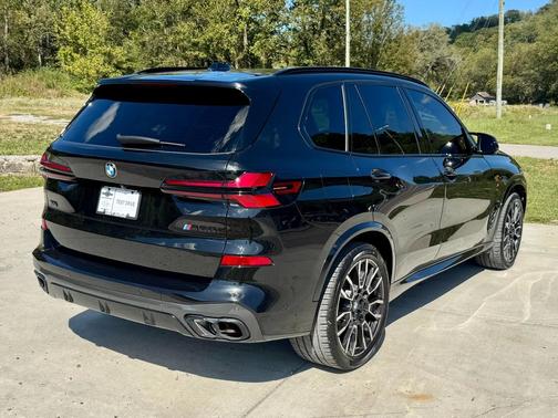 2025 BMW X5 M60i