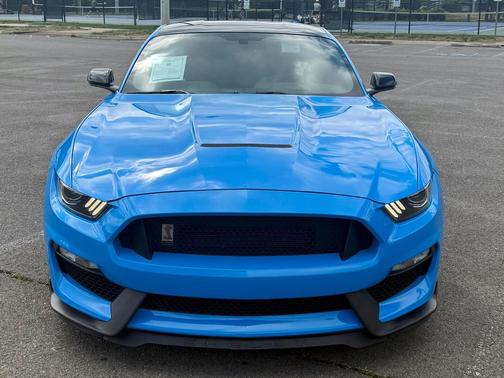 Grabber Blue 2017 Ford Shelby GT350R Base