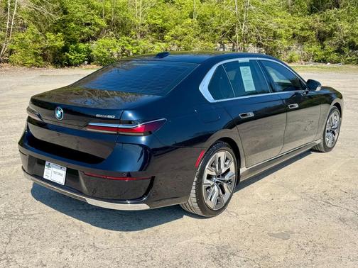 Carbon Black Metallic 2025 BMW i7 eDrive50