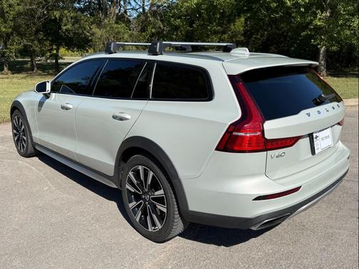 2020 Volvo V60 Cross Country T5