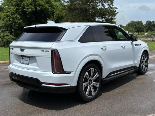Vibrant White Tricoat 2026 Cadillac Escalade IQ Premium Luxury