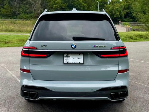 2024 BMW X7 M60i