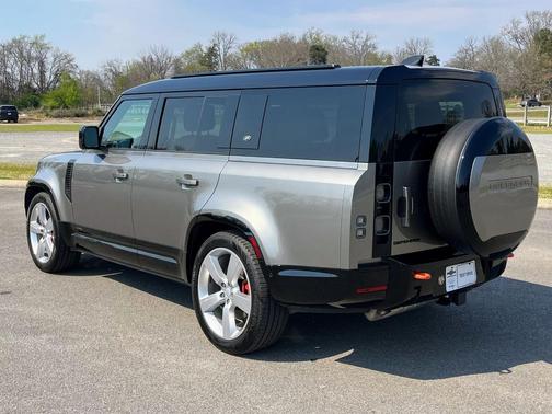 Silicon Silver Metallic 2024 Land Rover Defender 130 P400 X
