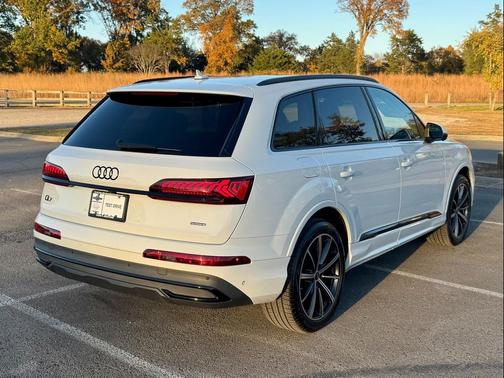 2022 Audi Q7 55 Premium Plus