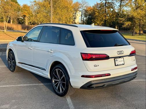 2022 Audi Q7 55 Premium Plus
