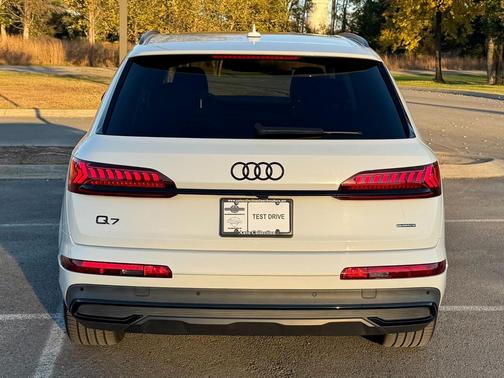 2022 Audi Q7 55 Premium Plus