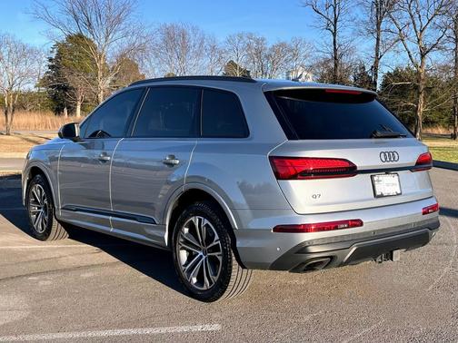 2025 Audi Q7 45 Premium Plus