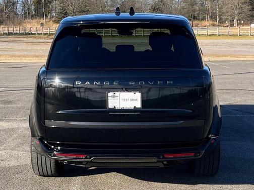 2025 Land Rover Range Rover P530 SE
