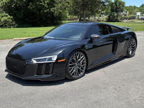 Mythos Black Metallic 2017 Audi R8 5.2 V10 plus