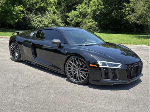 Mythos Black Metallic 2017 Audi R8 5.2 V10 plus