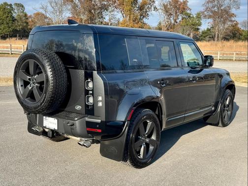 2023 Land Rover Defender 110 V8