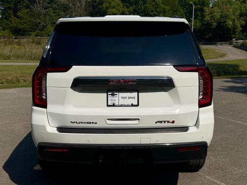 2024 GMC Yukon 4WD AT4